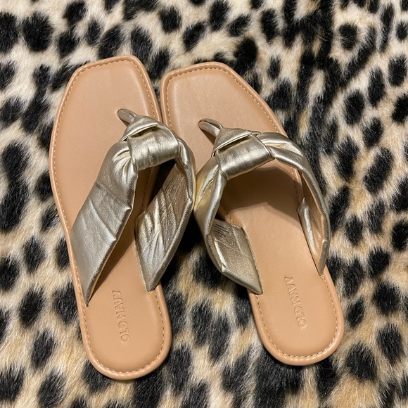 NWOT Old Navy Gold Sandals - Picture 2 of 5